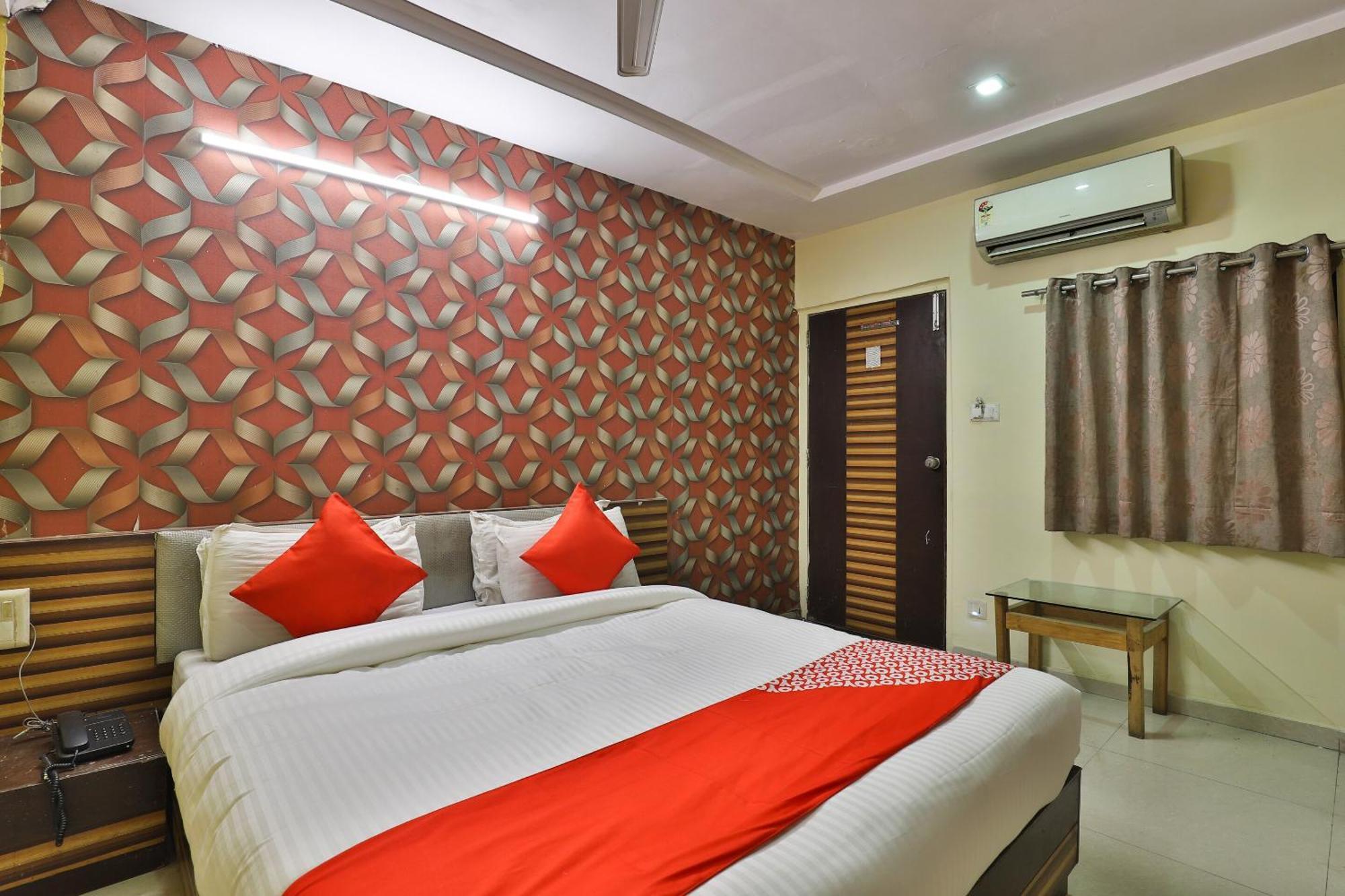Spot On Hotel Shreeji Palace Ahmedabad Exterior foto