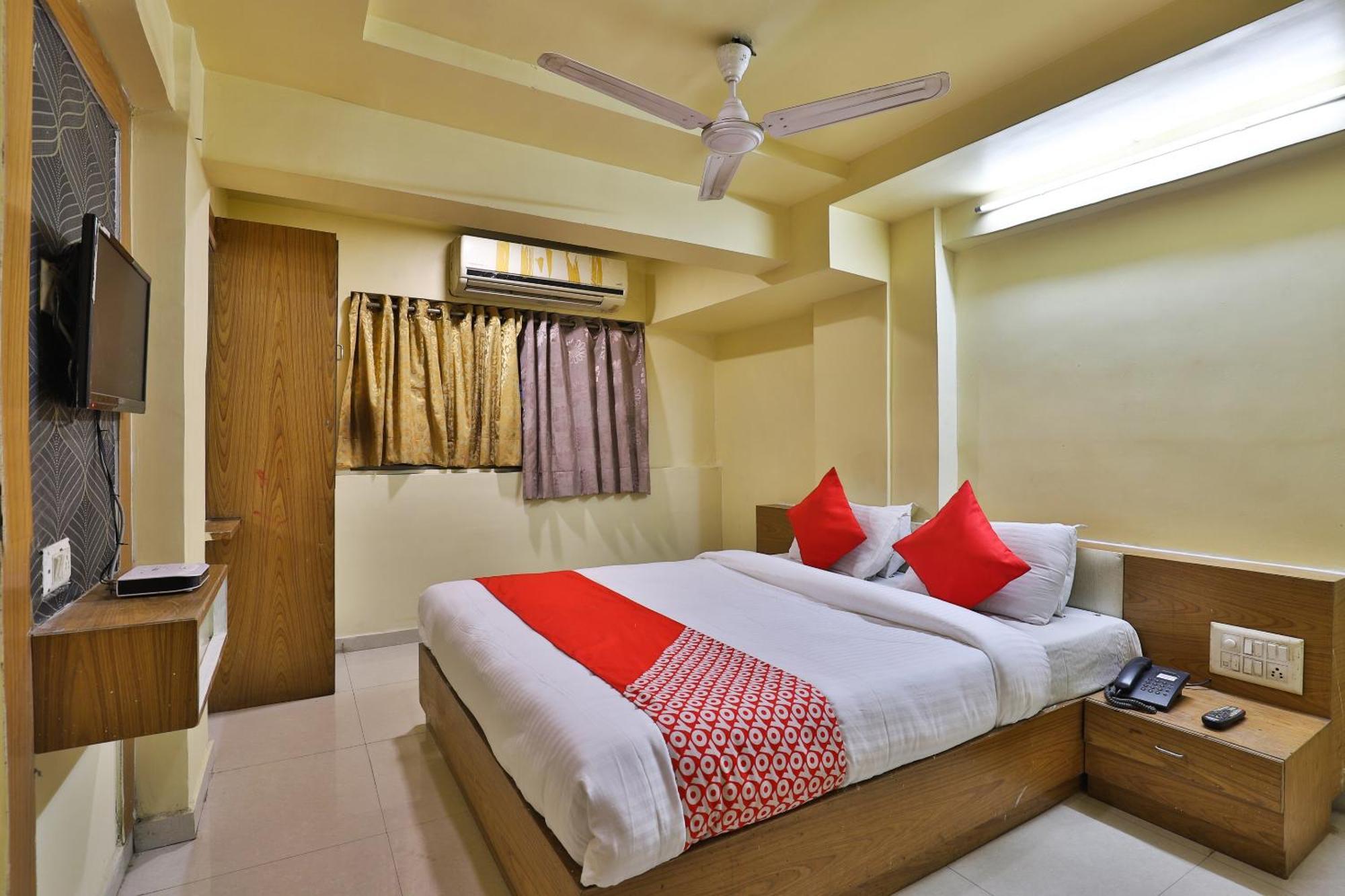 Spot On Hotel Shreeji Palace Ahmedabad Exterior foto