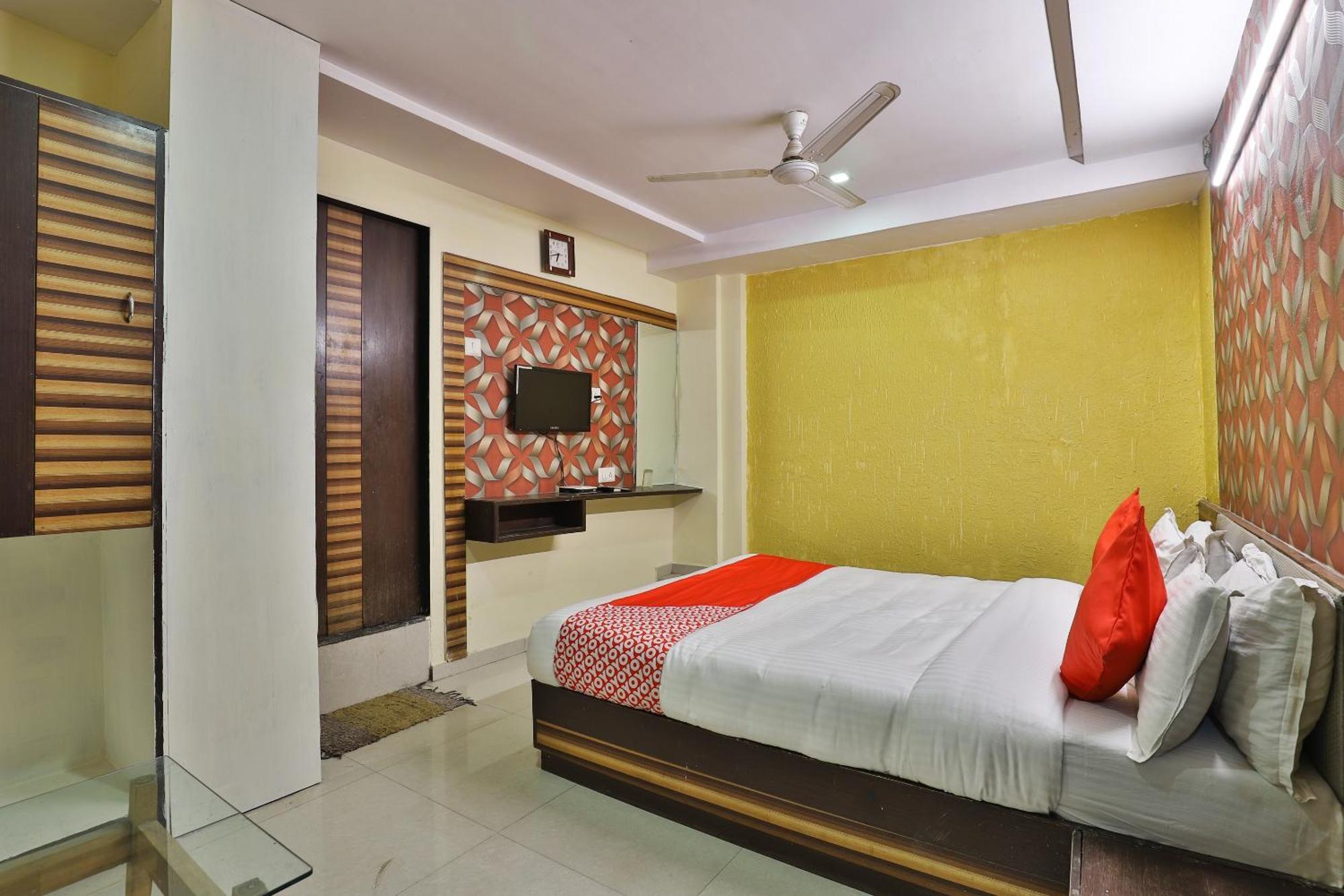 Spot On Hotel Shreeji Palace Ahmedabad Exterior foto